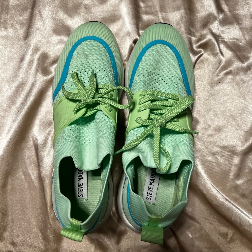 Steve Madden gym shoes